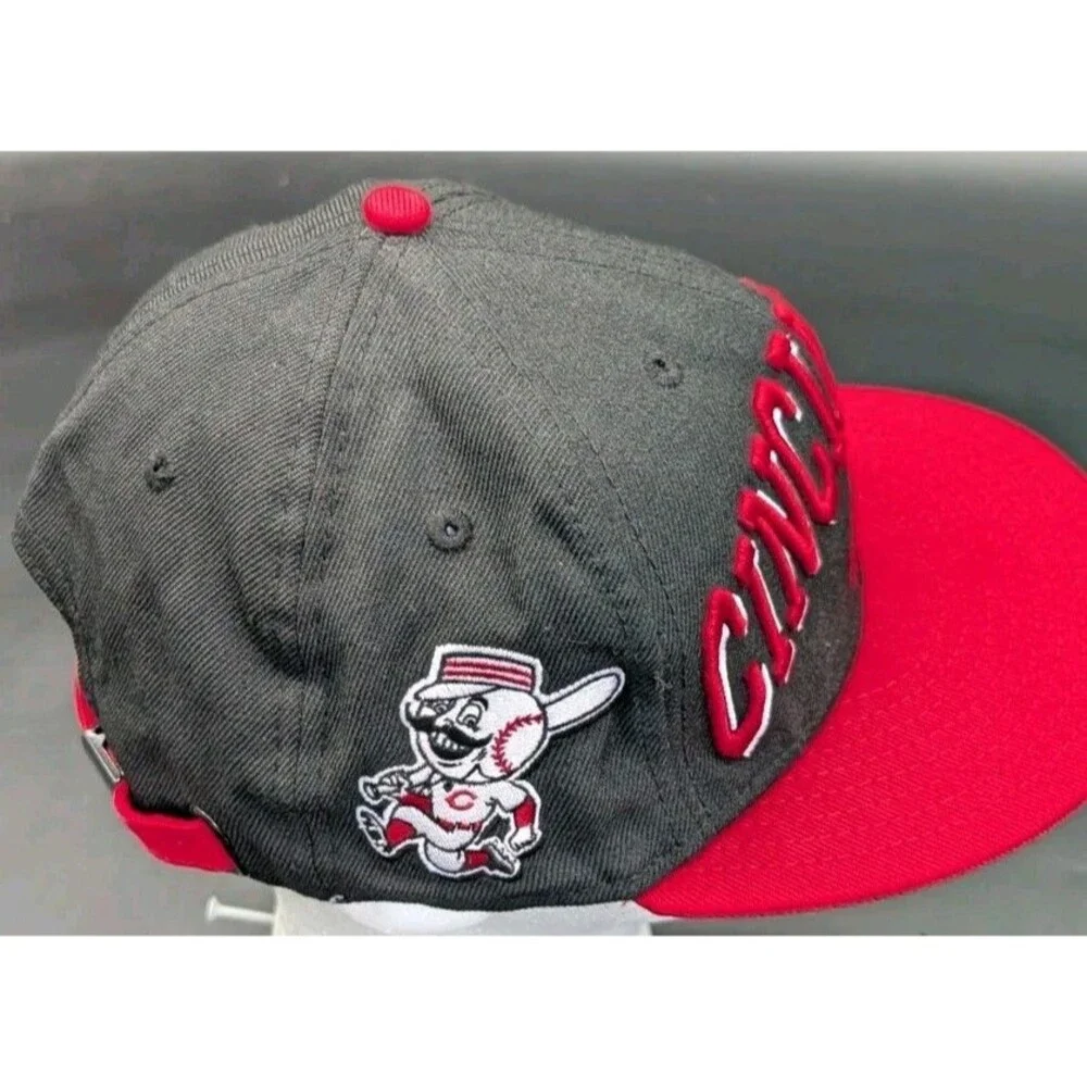 New Era 9Fifty Adjustsble Hat Cincinnati Reds Logo Spell Out MLB One Size